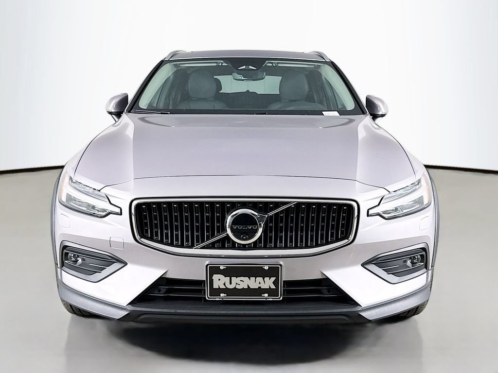 New 2026 Volvo V60 B5 Cross Country Plus w/ Climate Package AWD/4WD image 2