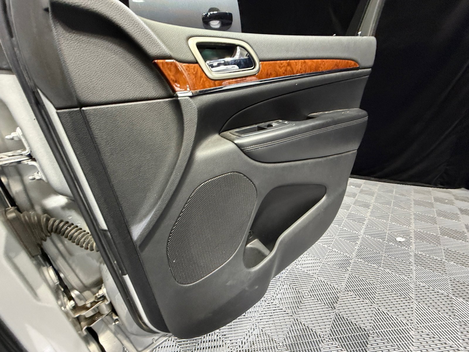 Used 2012 Jeep Grand Cherokee Limited image 16