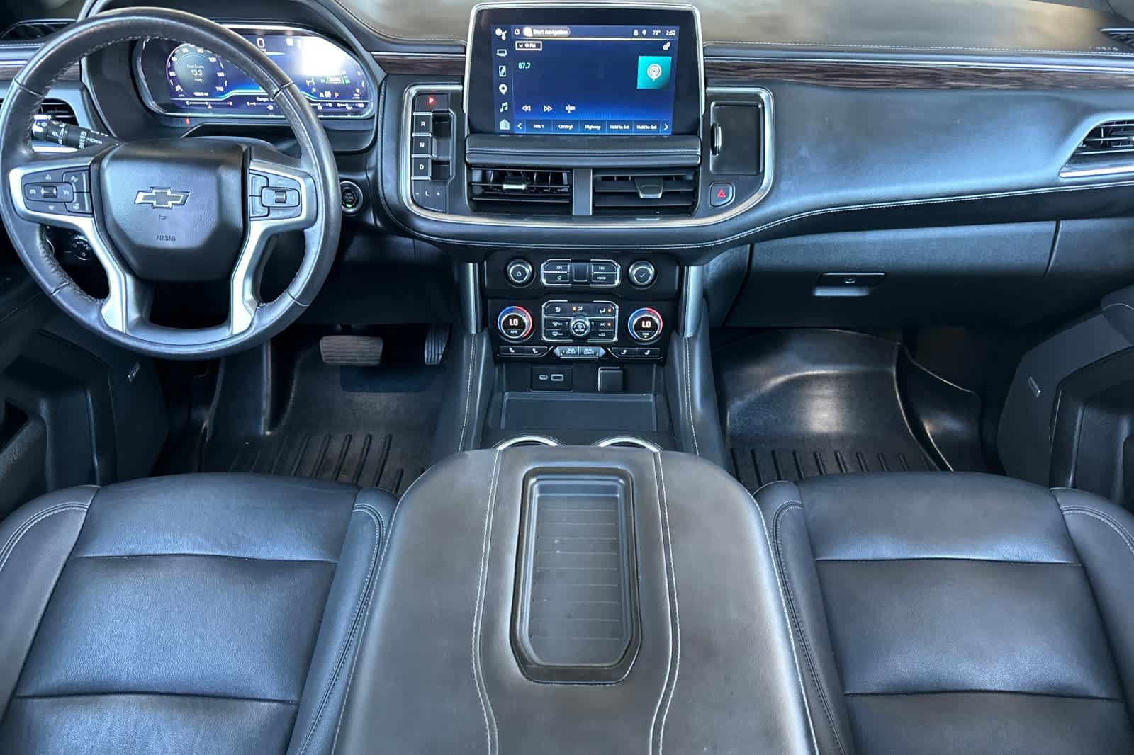 Used 2022 Chevrolet Tahoe Z71 w/ Luxury Package AWD/4WD image 3