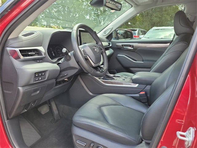 Used 2023 Toyota Highlander Platinum image 14