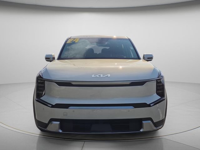 Used 2024 Kia EV9 Light Long Range RWD image 4