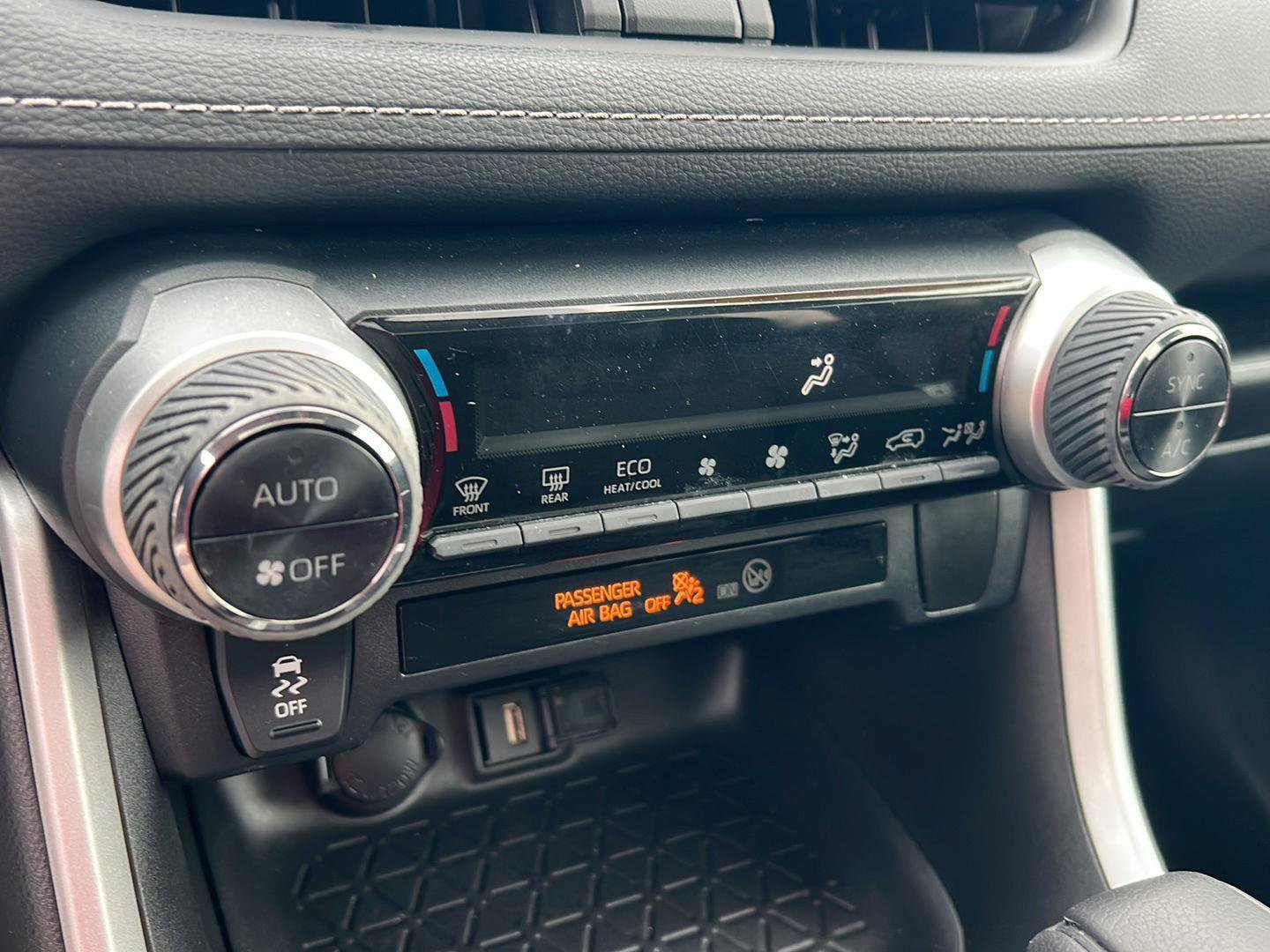 Used 2021 Toyota RAV4 XLE image 26