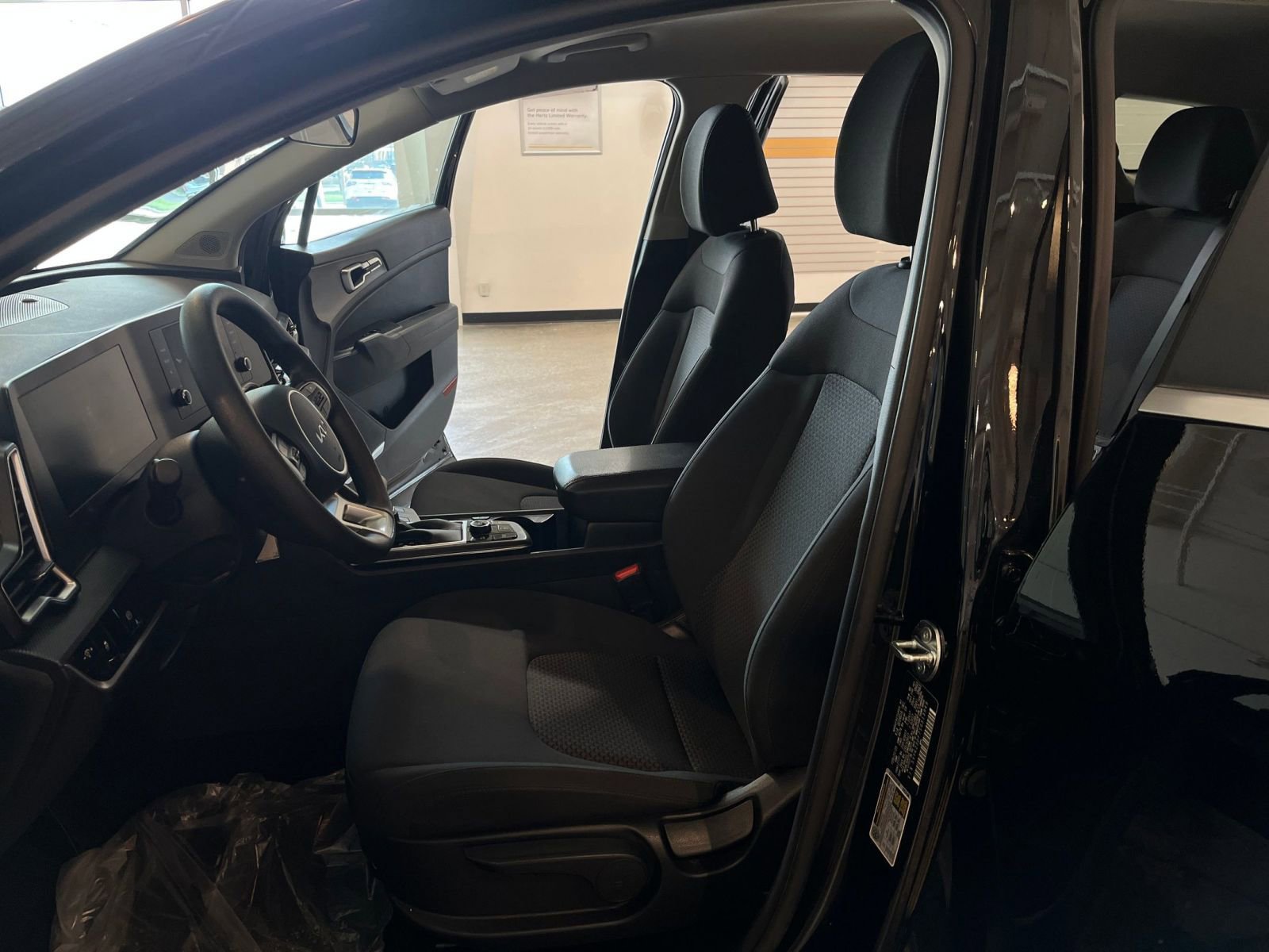 Used 2025 Kia Sportage LX image 27