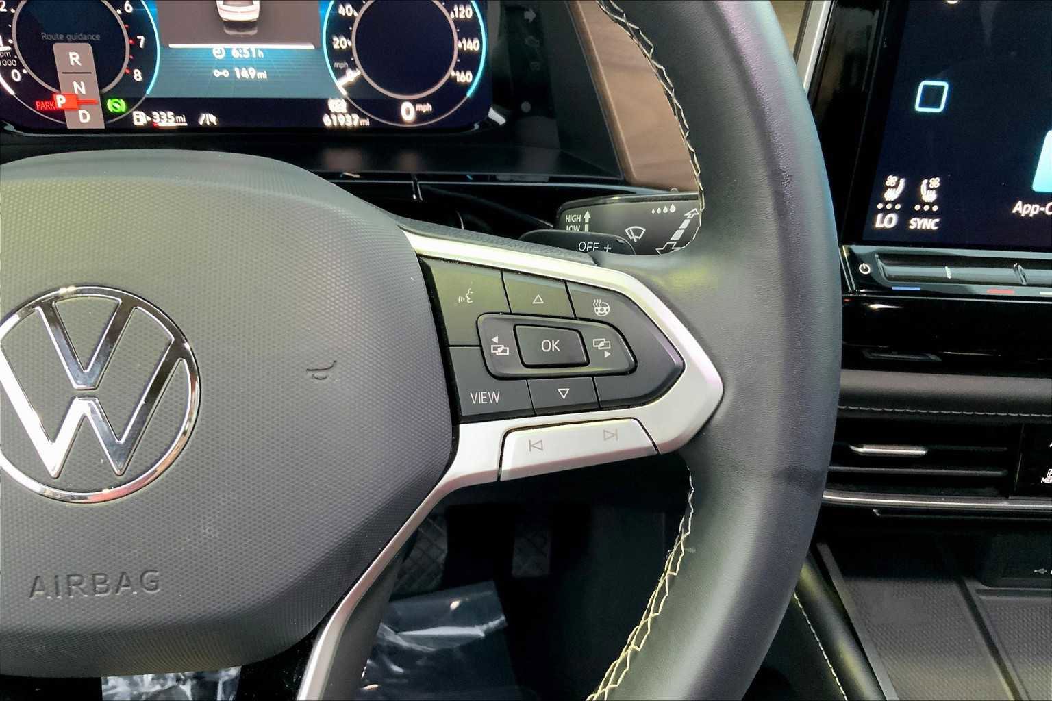 Used 2024 Volkswagen Atlas SE image 23