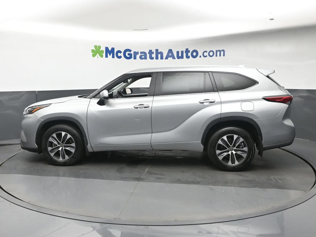 Used 2023 Toyota Highlander XLE AWD/4WD image 26