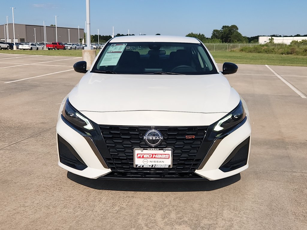 Used 2024 Nissan Altima 2.5 SR FWD image 11