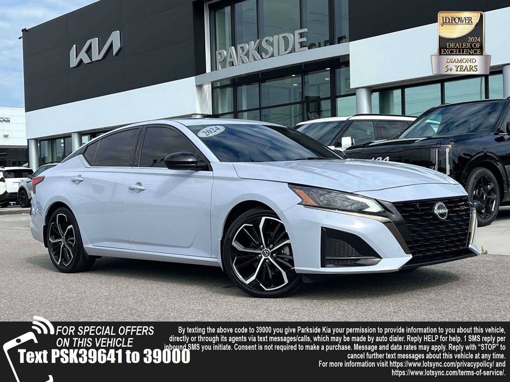 Used 2024 Nissan Altima 2.5 SR w/ SR Premium Package FWD image 1