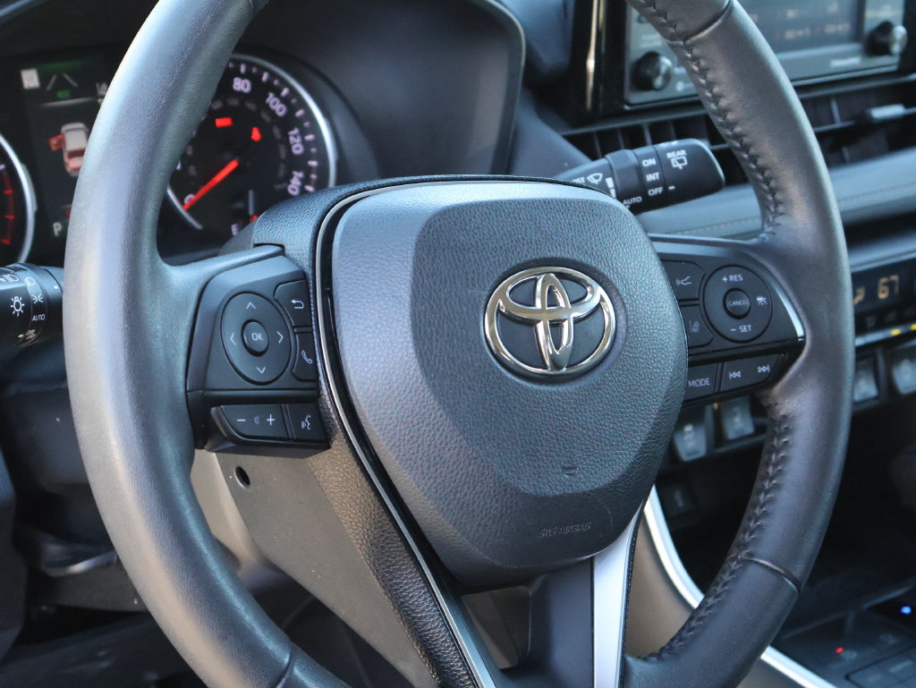 Used 2021 Toyota RAV4 XLE w/ Convenience Package AWD/4WD image 18