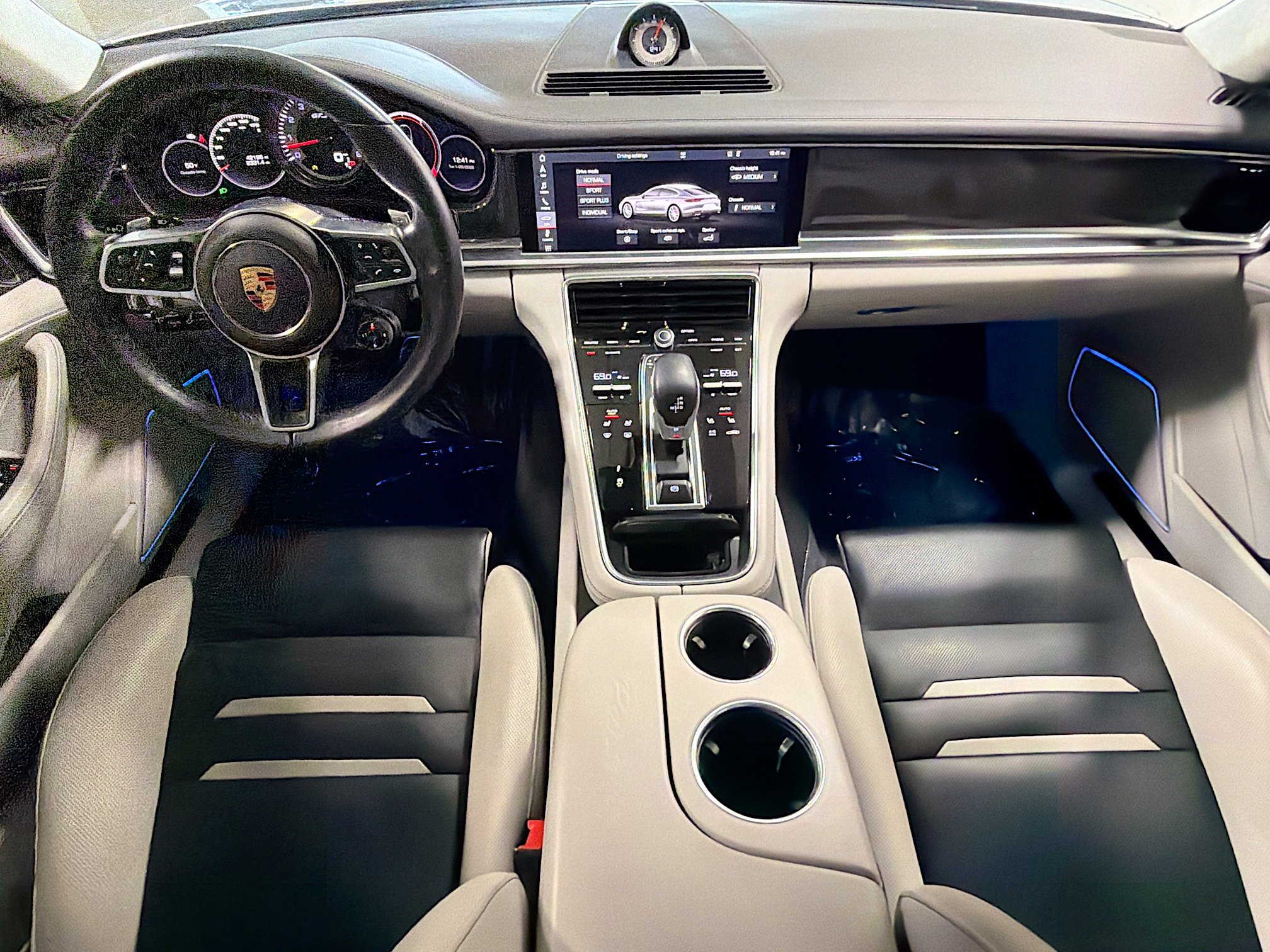 Used 2020 Porsche Panamera GTS image 16