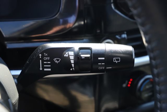 Used 2022 Nissan Pathfinder SV image 35