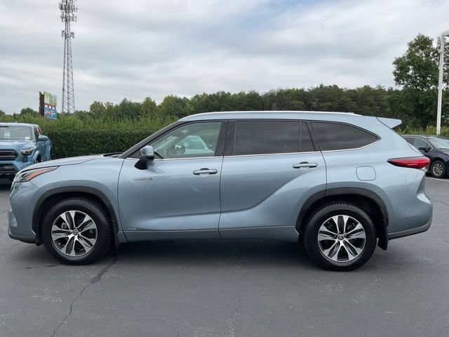 Used 2021 Toyota Highlander XLE AWD/4WD image 12