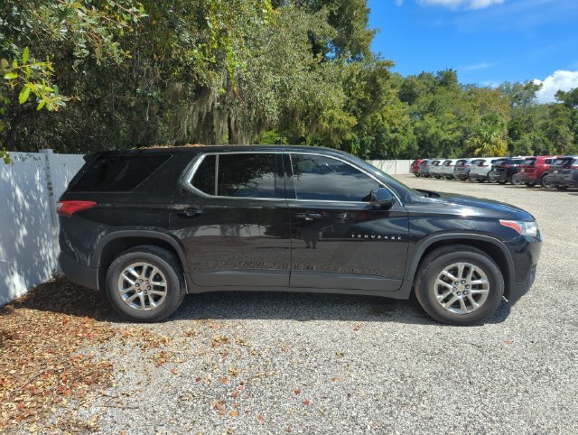 Used 2021 Chevrolet Traverse LS FWD image 2