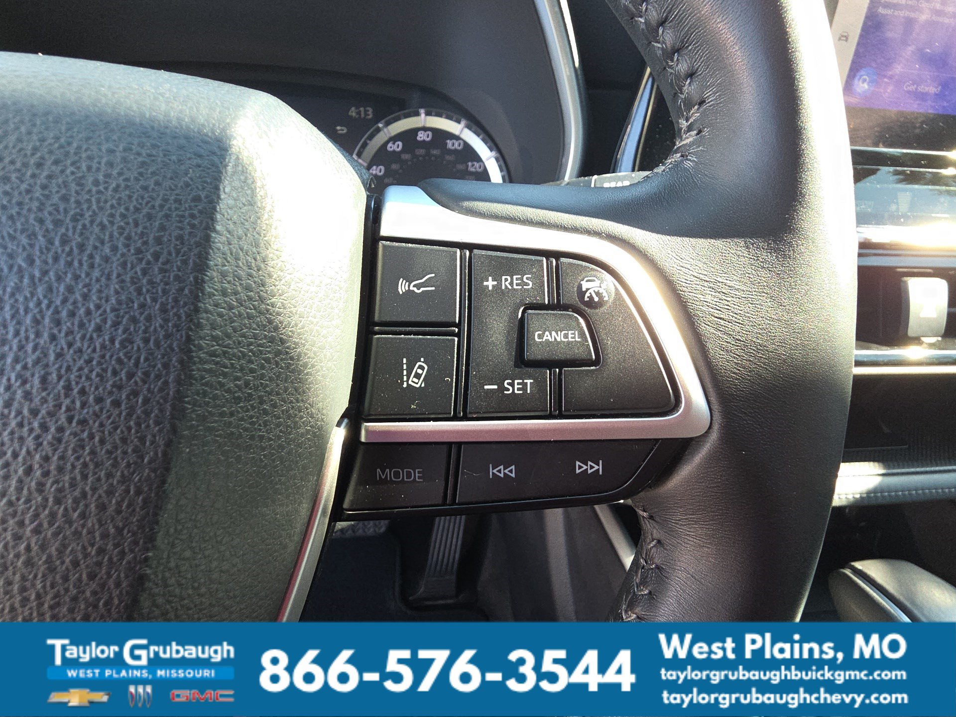Used 2023 Toyota Highlander XLE AWD/4WD image 19