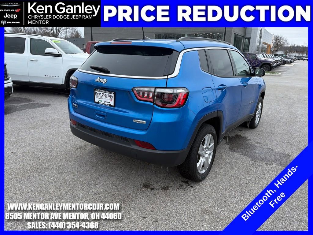 Used 2022 Jeep Compass Latitude w/ Sun and Sound Group AWD/4WD image 9