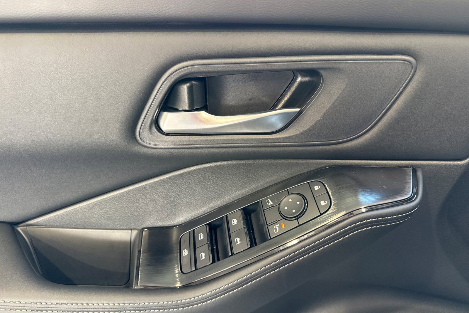 New 2026 Nissan Rogue SV FWD image 8