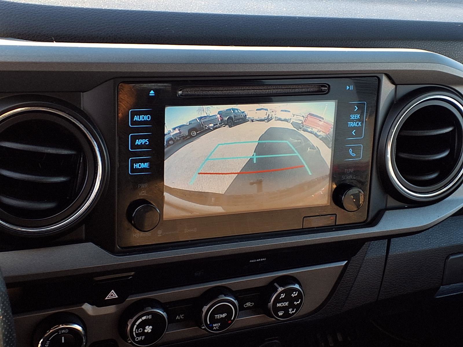 Used 2019 Toyota Tacoma TRD Off-Road w/ Technology Package AWD/4WD image 4