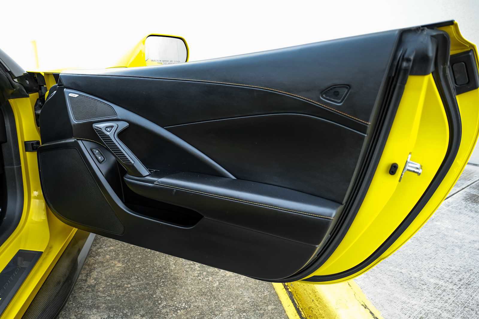 Used 2015 Chevrolet Corvette Z06 w/ 3LZ Preferred Equipment Group image 46