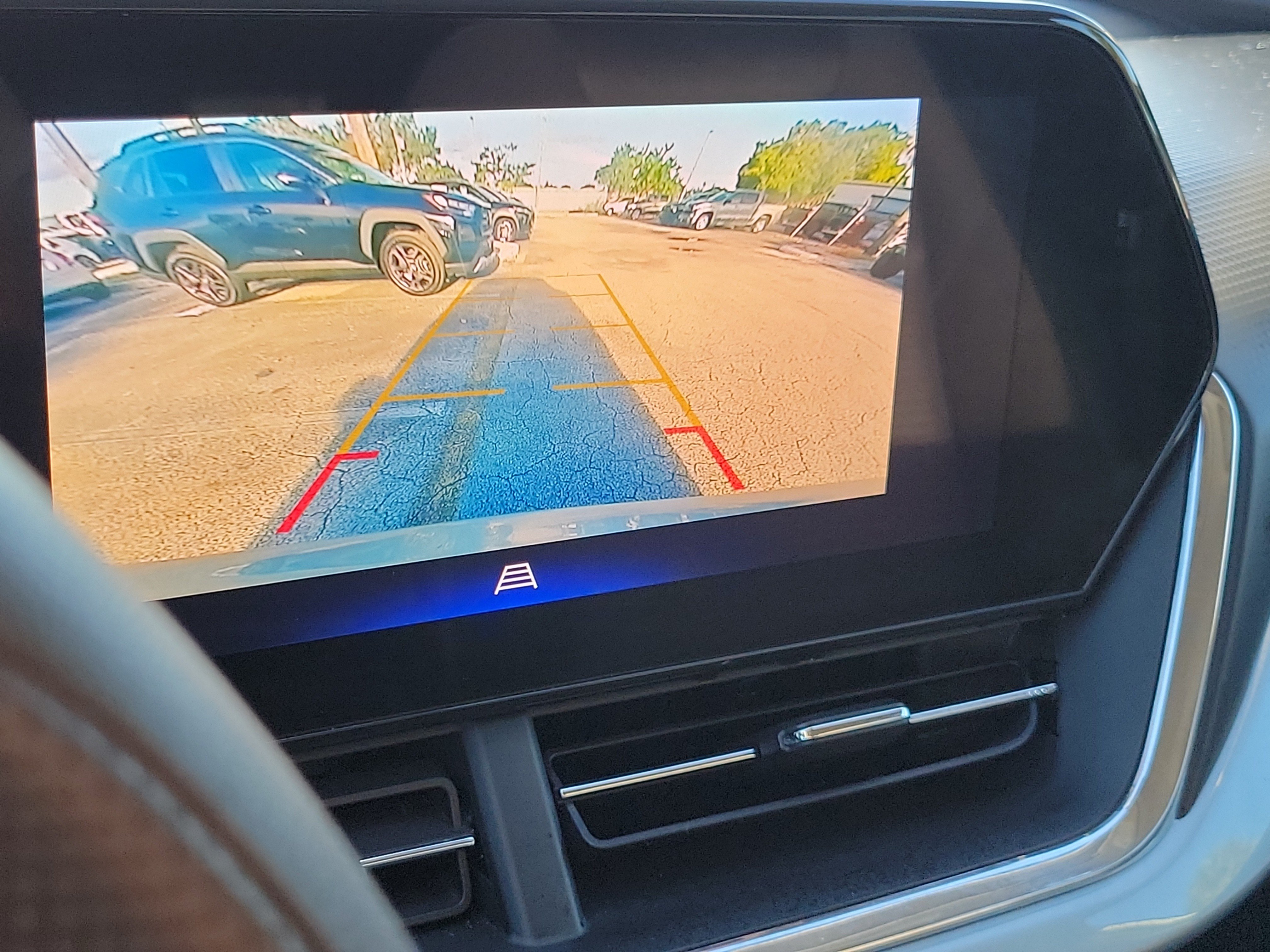 Used 2025 Chevrolet Trax LT FWD image 28