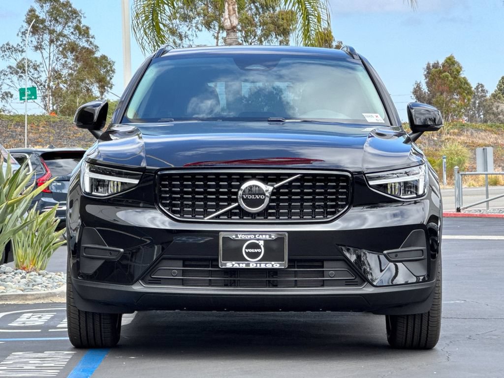 New 2026 Volvo XC40 B5 Core w/ Climate Package AWD/4WD image 8