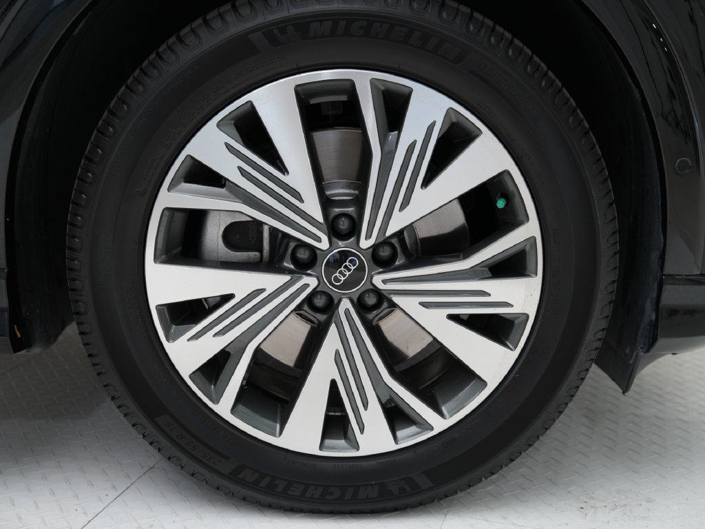 Used 2023 Audi Q4 e-tron Premium Plus w/ Premium Plus RWD image 32
