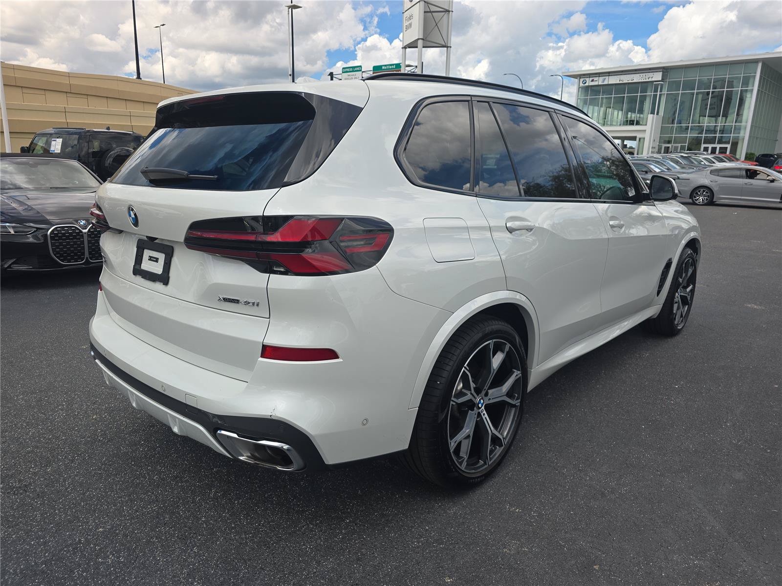 Certified 2024 BMW X5 xDrive40i w/ M Sport Package AWD/4WD image 3