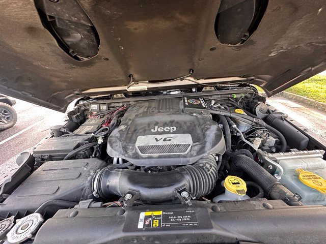 Used 2017 Jeep Wrangler Unlimited Rubicon AWD/4WD image 14