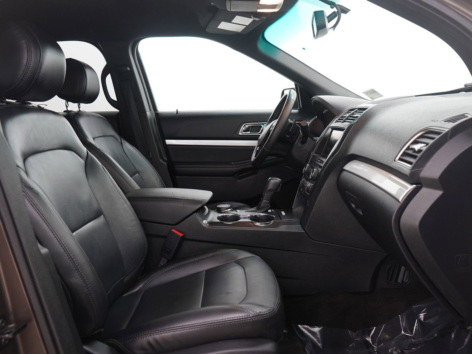 Used 2016 Ford Explorer XLT w/ Equipment Group 202A image 14