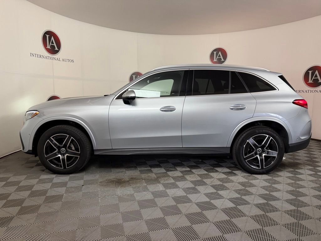 Used 2025 Mercedes-Benz GLC 300 4MATIC image 9