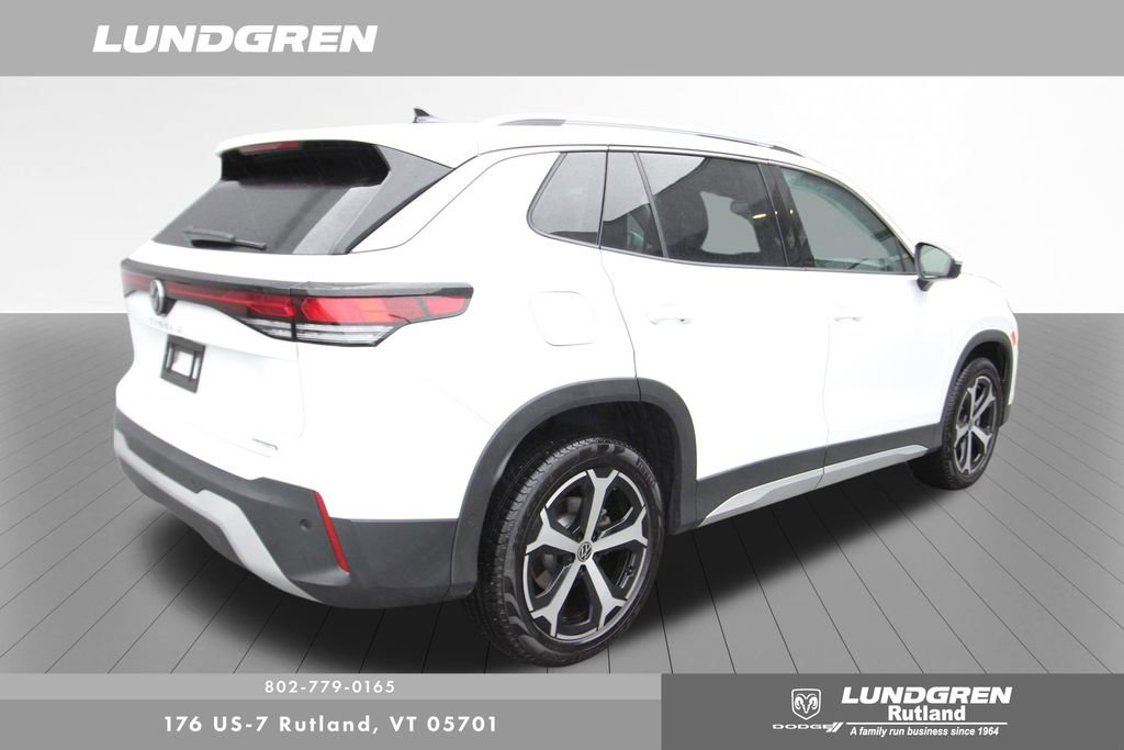 Used 2025 Volkswagen Tiguan SE w/ Panoramic Sunroof Package AWD/4WD image 5