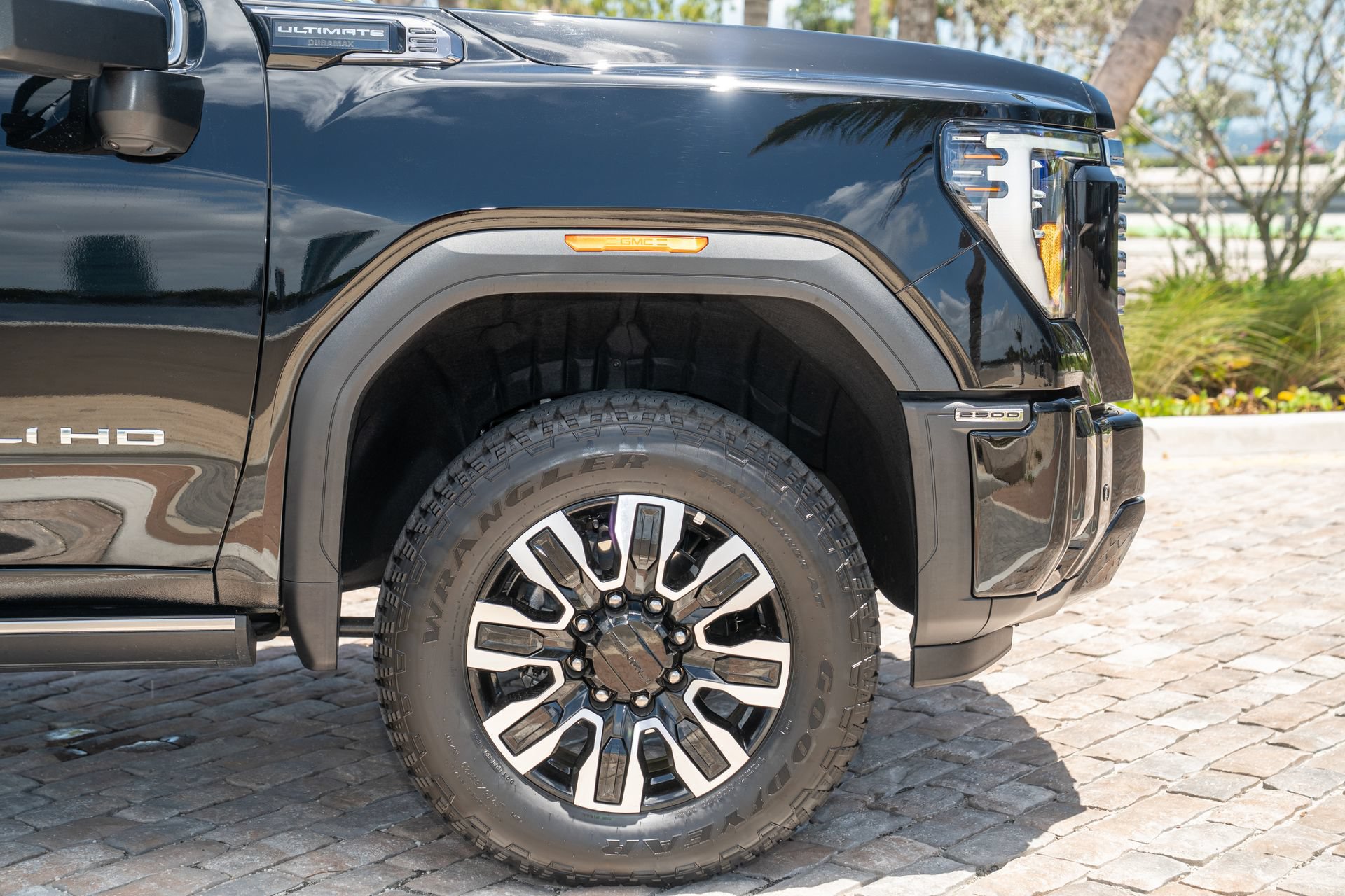 Used 2026 GMC Sierra 2500 Denali Ultimate AWD/4WD image 14