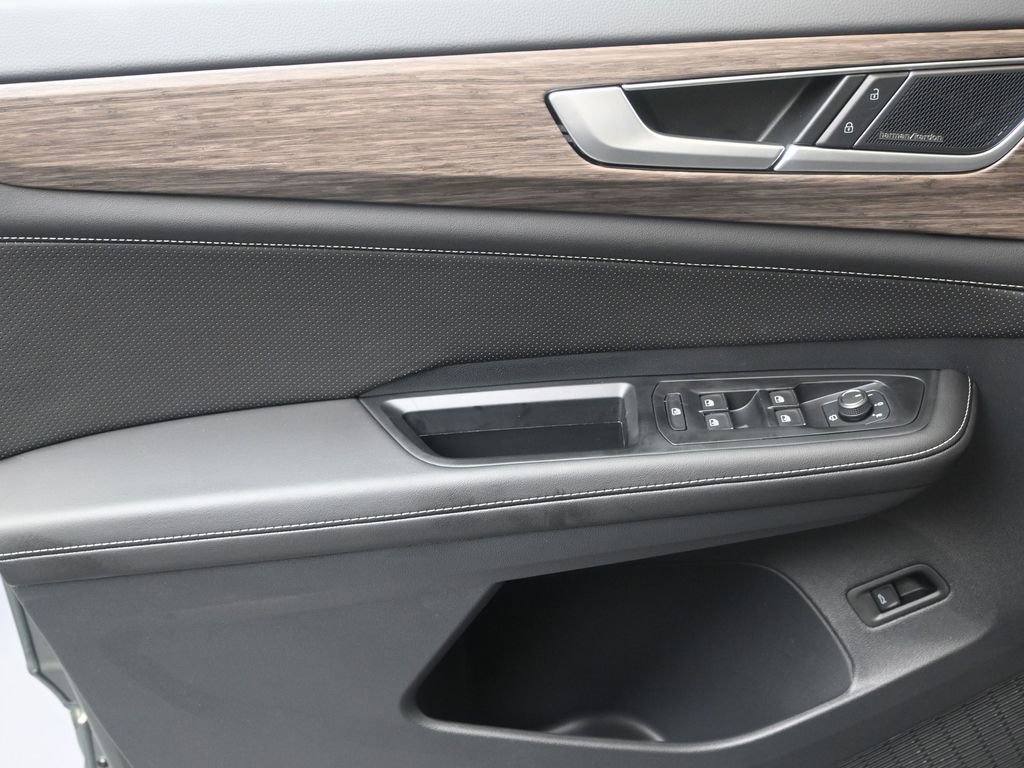 Used 2025 Volkswagen Atlas SEL Premium R-Line image 23