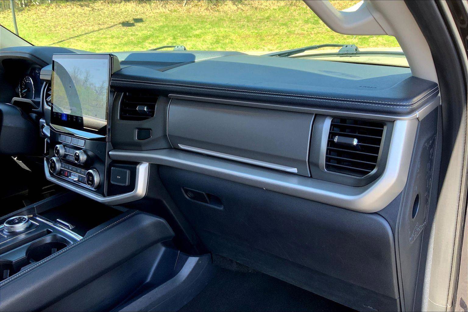 Used 2024 Ford Expedition XLT image 14