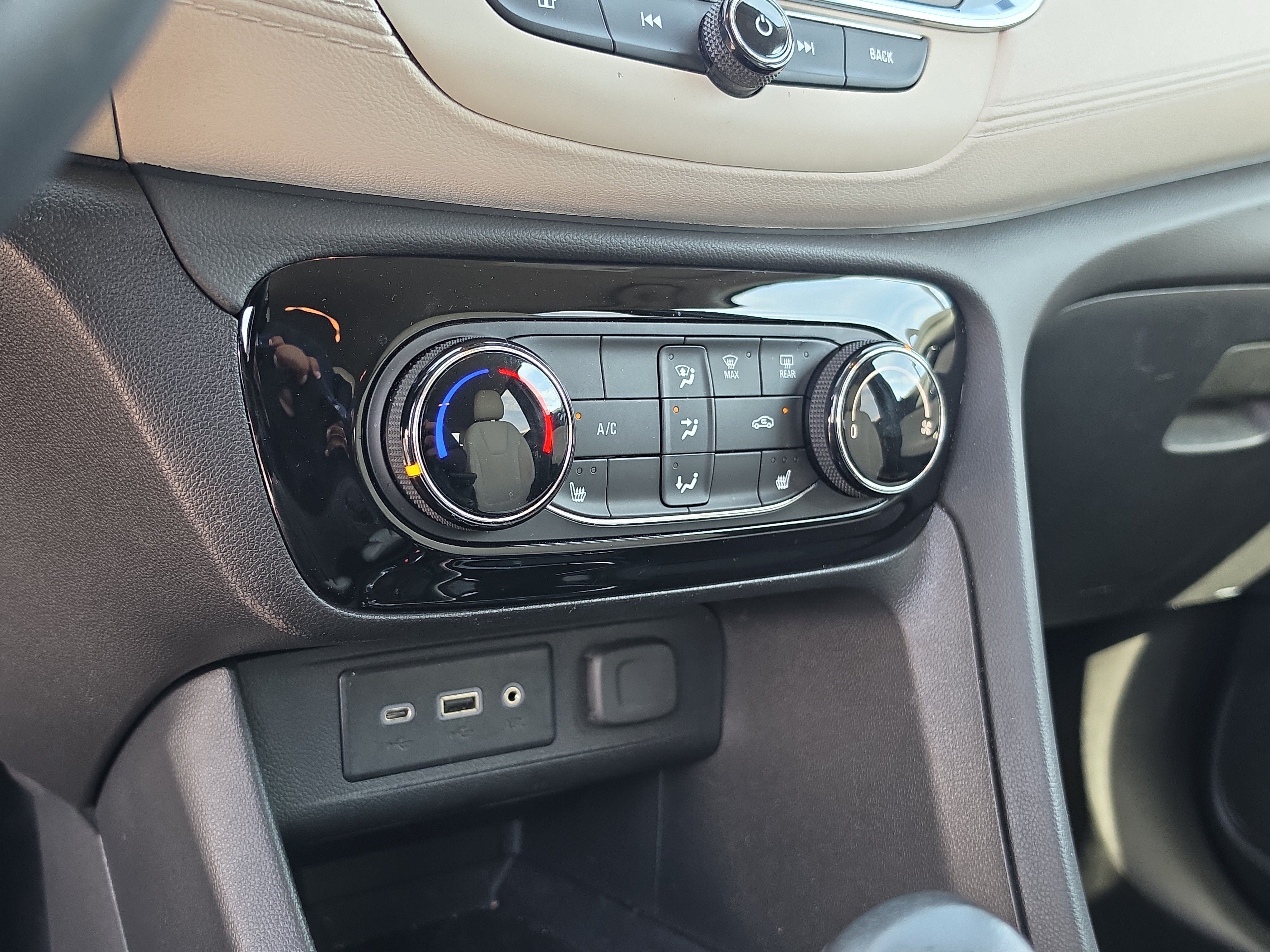 Certified 2023 Buick Encore GX Preferred w/ Cold Weather Comfort Package FWD image 27