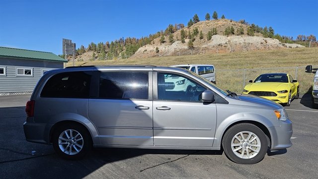 Used 2016 Dodge Grand Caravan SXT FWD image 4