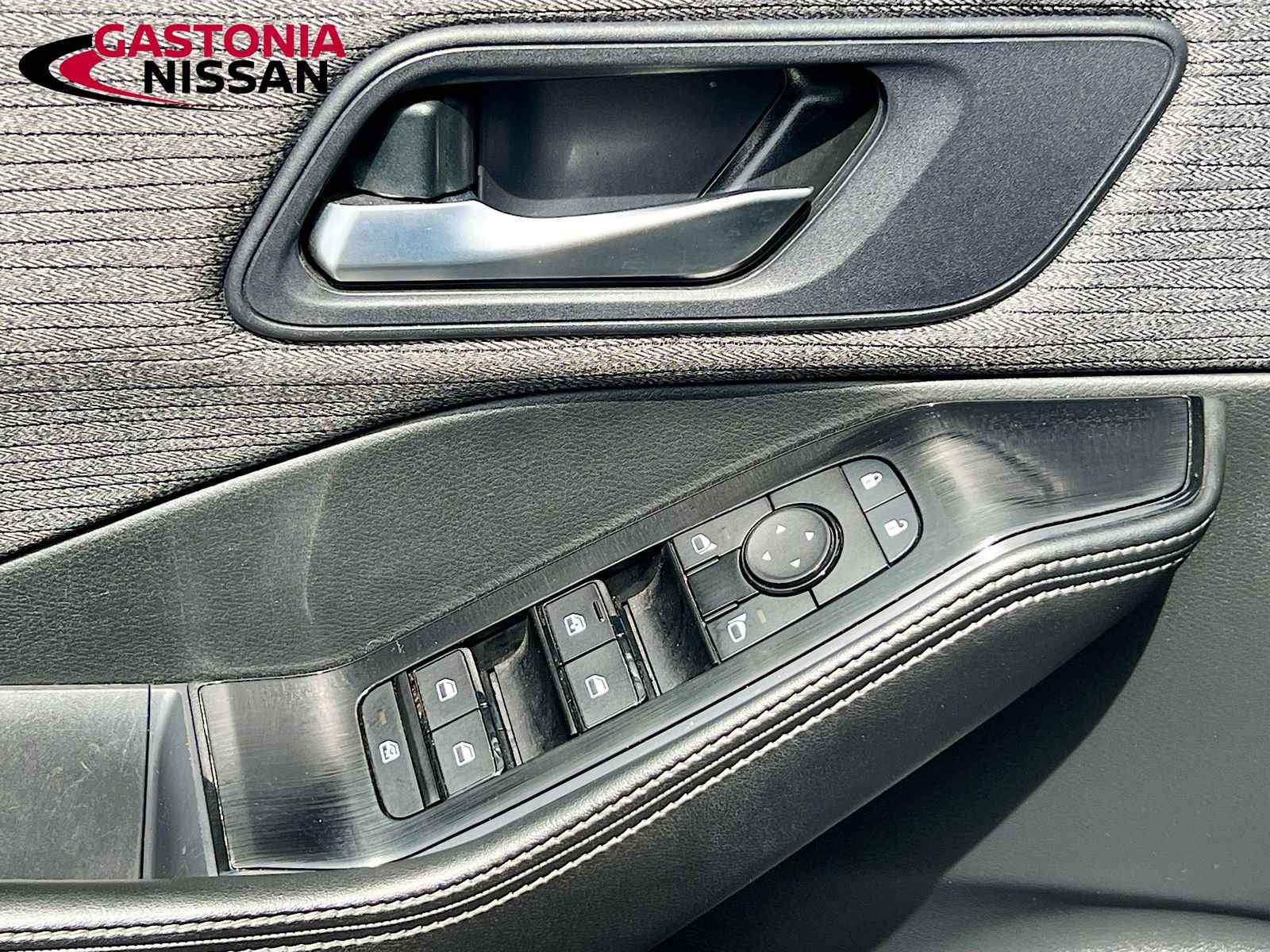 Used 2023 Nissan Rogue SV image 22