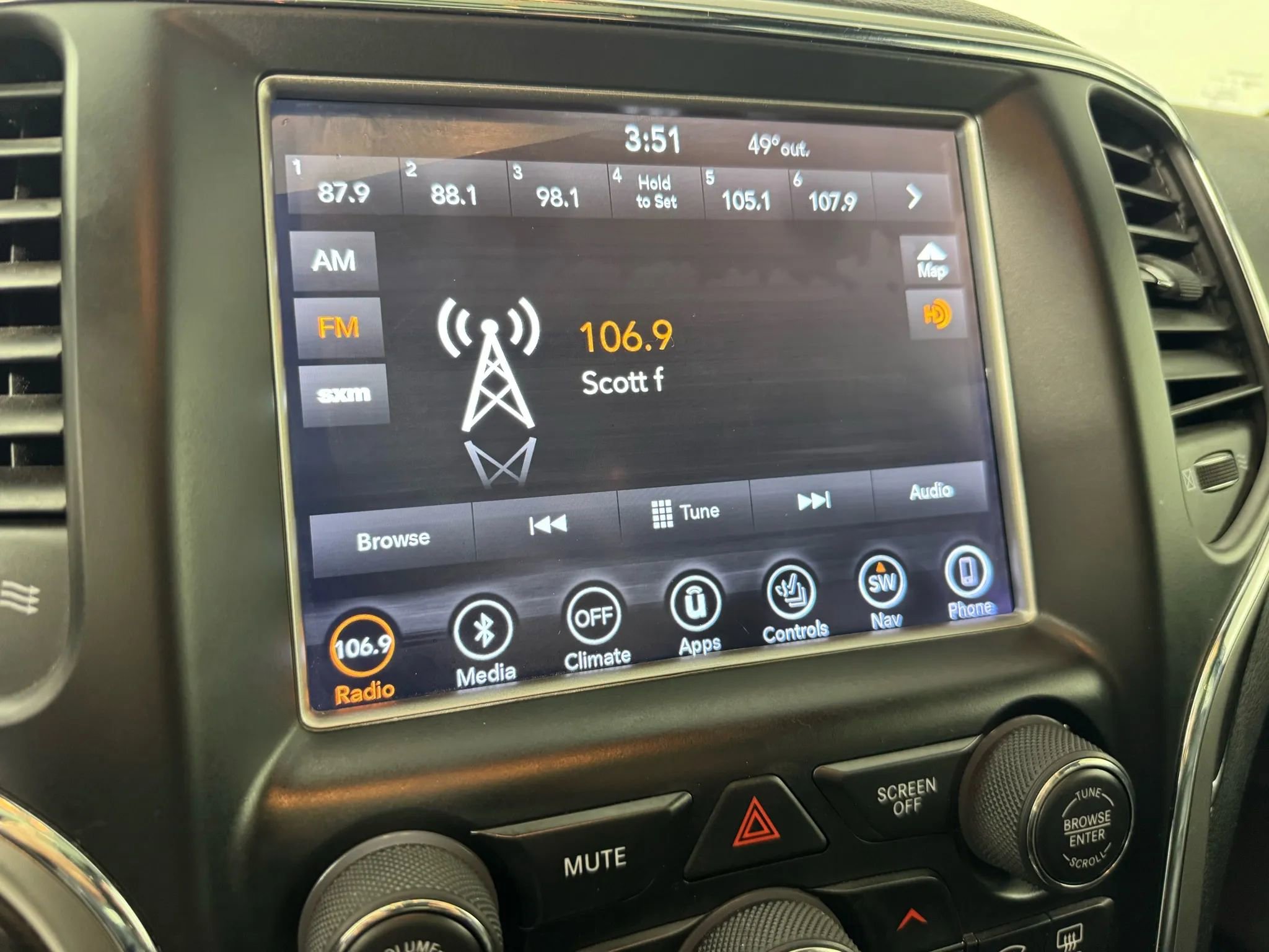 Used 2018 Jeep Grand Cherokee Overland image 20