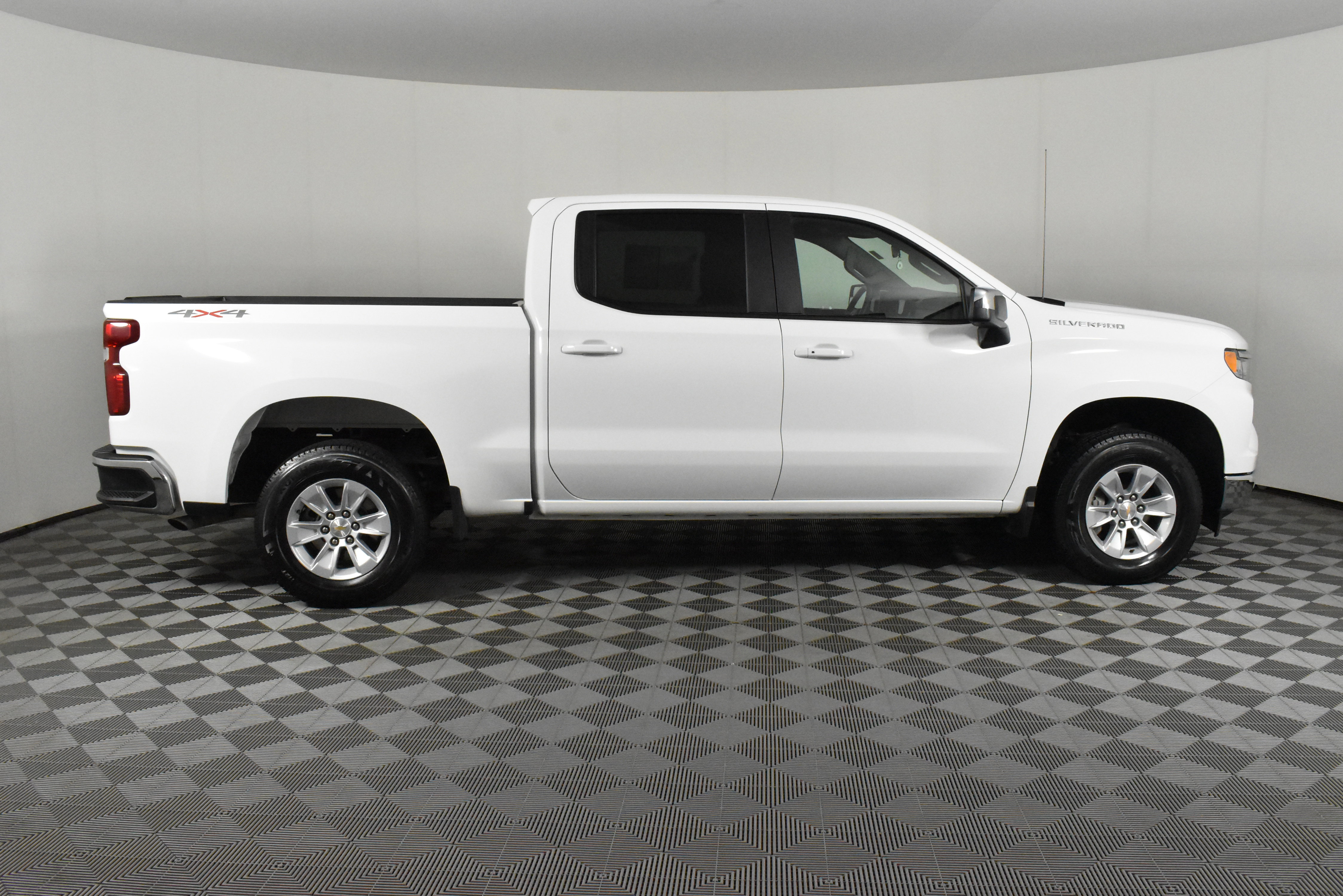 Used 2025 Chevrolet Silverado 1500 LT image 5