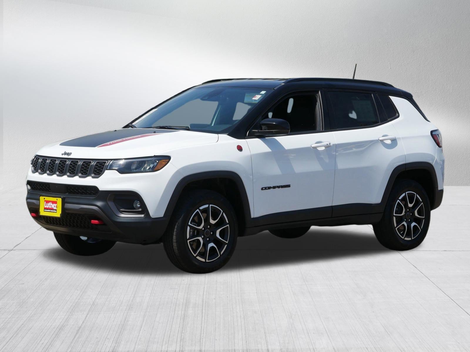 Used 2025 Jeep Compass Trailhawk AWD/4WD image 3