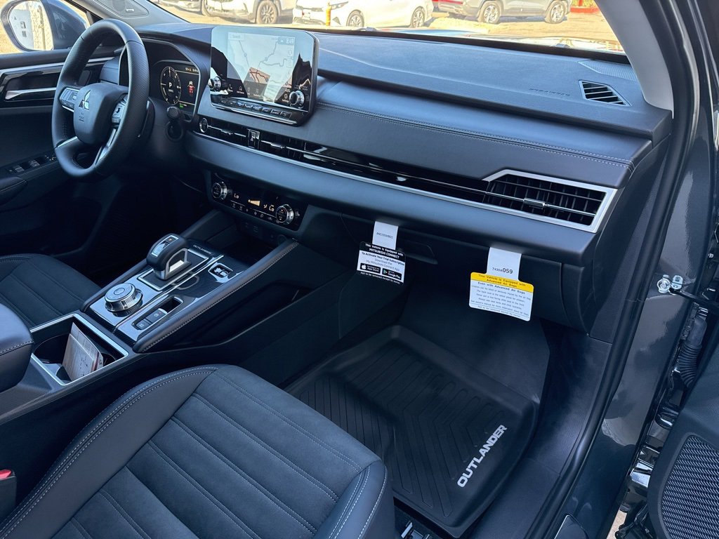 New 2025 Mitsubishi Outlander SE image 22