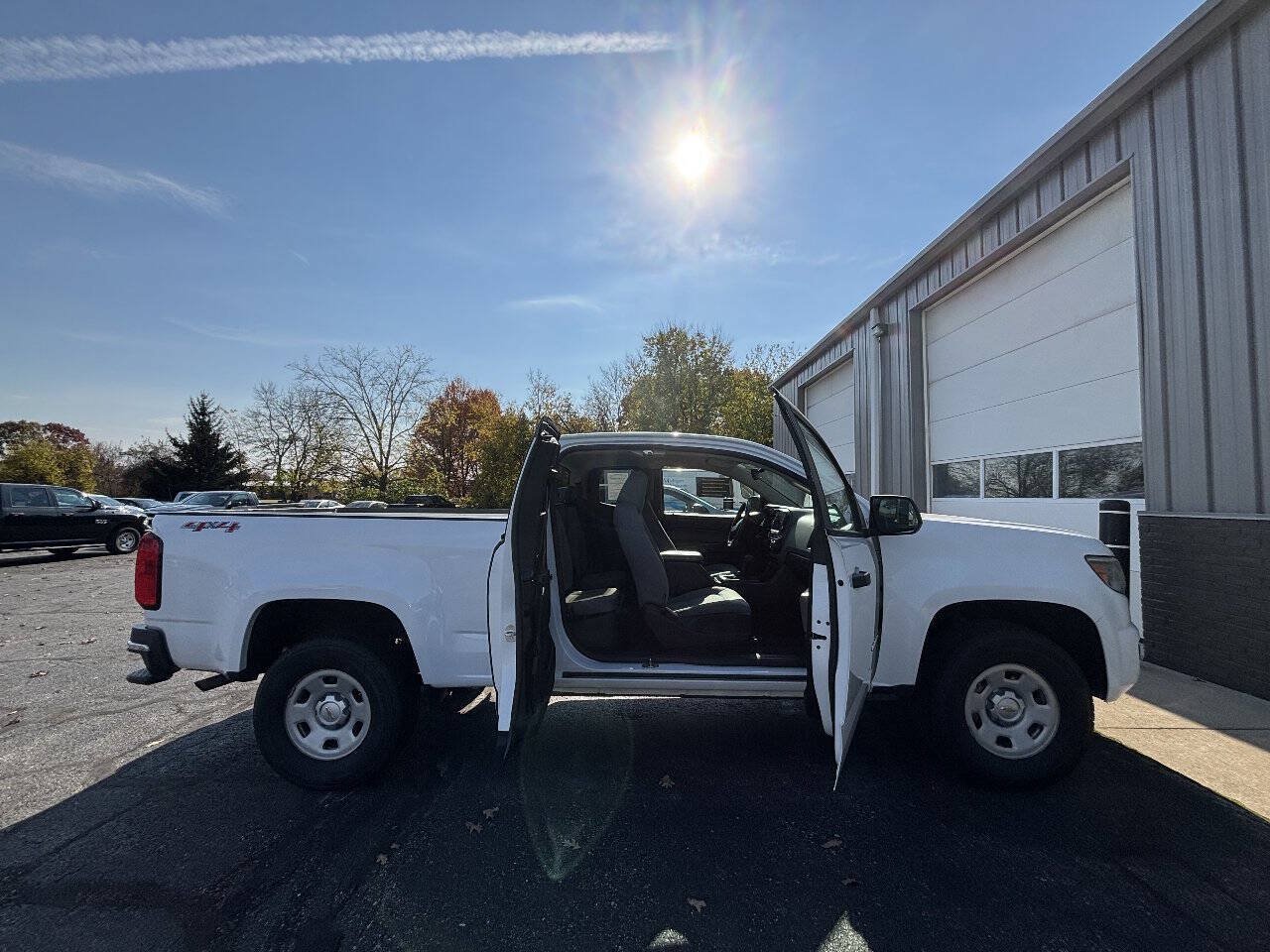 Used 2017 Chevrolet Colorado W/T w/ WT Convenience Package AWD/4WD image 4