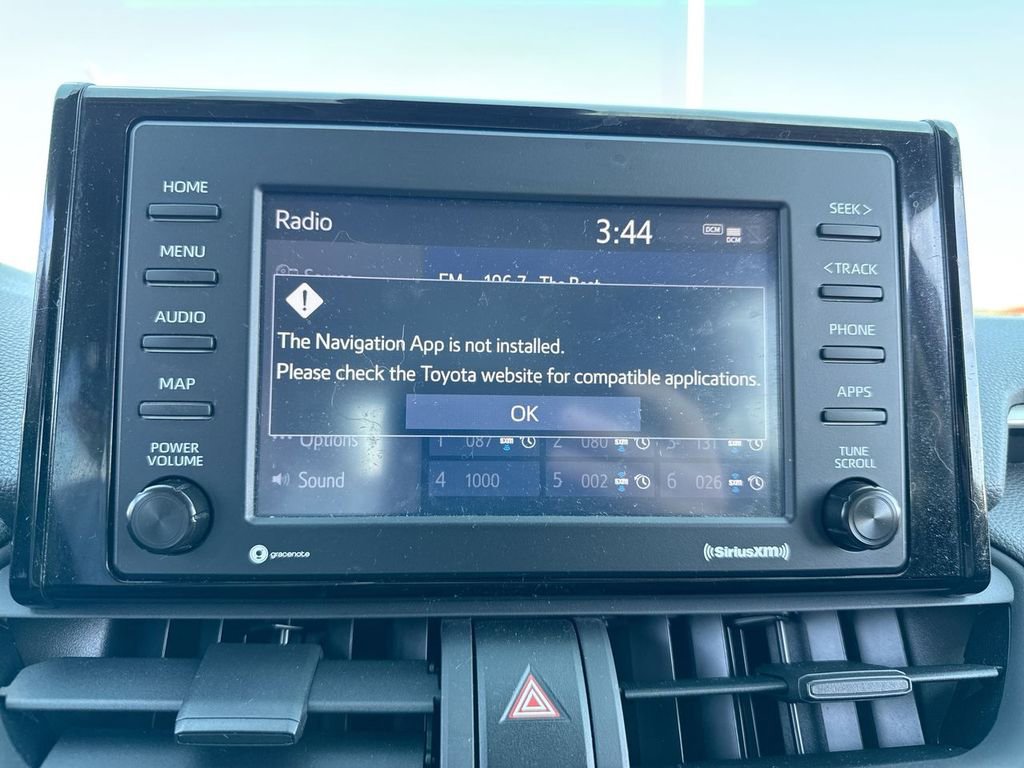 Used 2022 Toyota RAV4 XLE w/ Convenience Package image 18