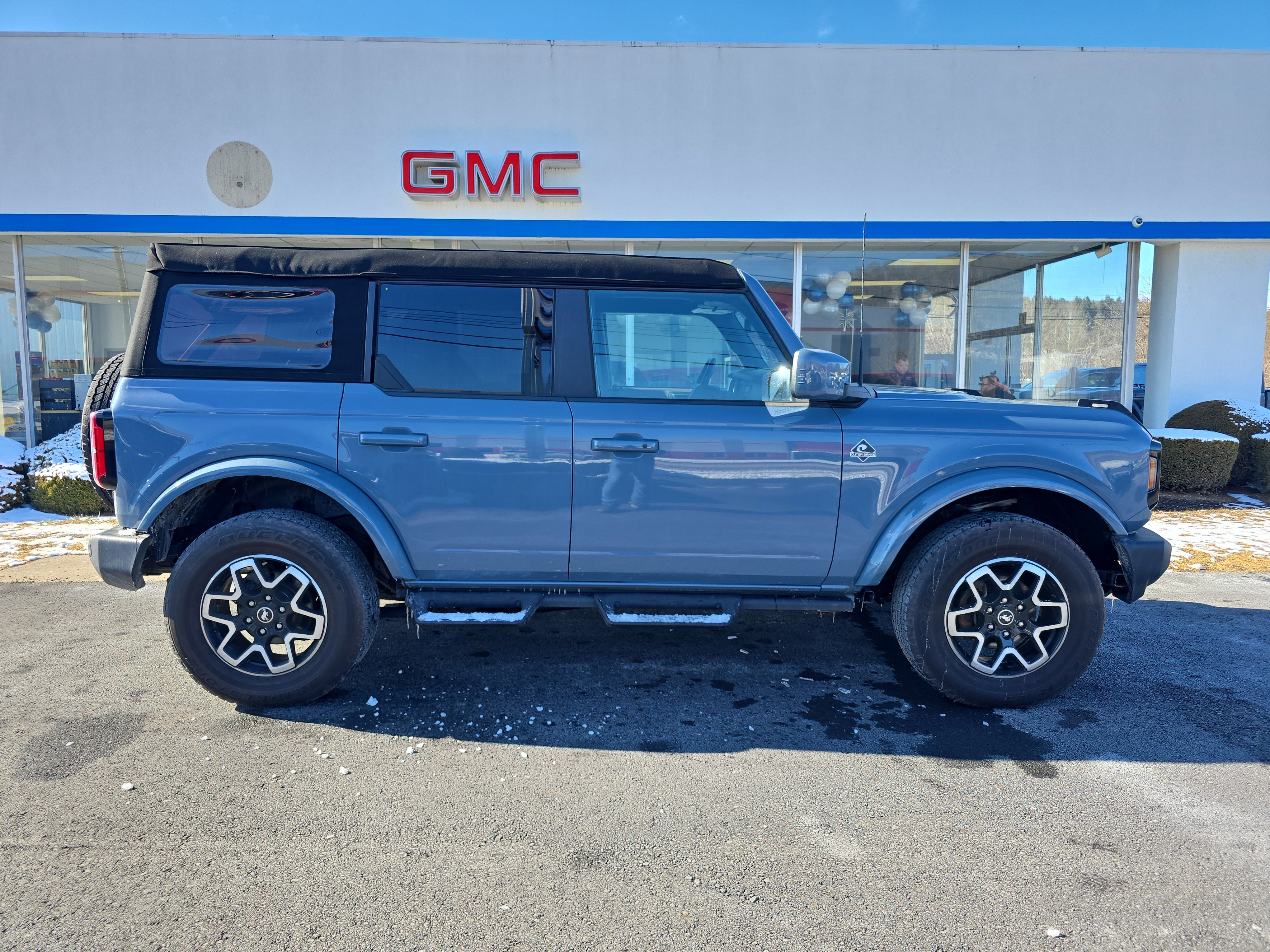Used 2023 Ford Bronco Outer Banks image 2