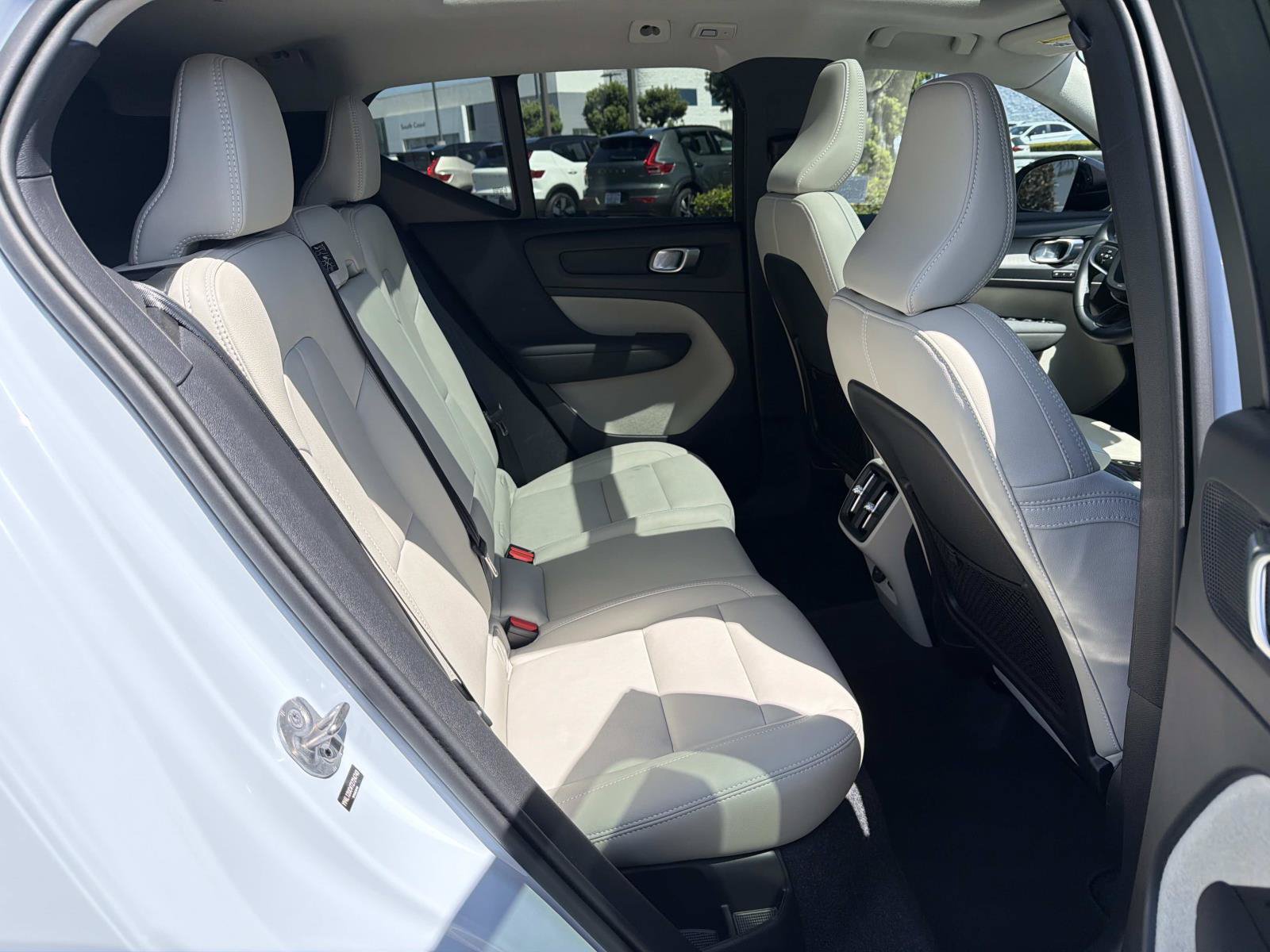 New 2026 Volvo XC40 B5 Plus w/ Protection Package Premier AWD/4WD image 24