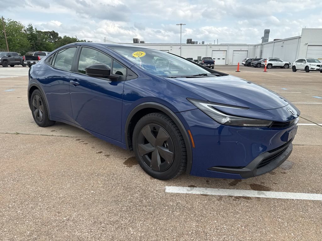Used 2024 Toyota Prius LE FWD image 8