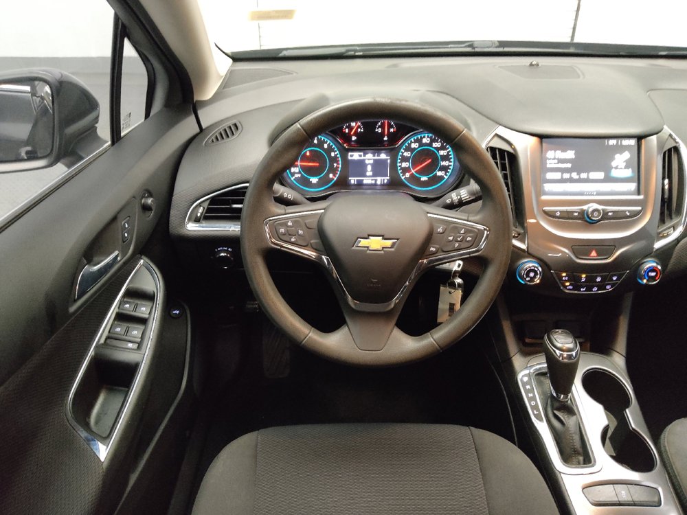 Used 2017 Chevrolet Cruze LT FWD image 22