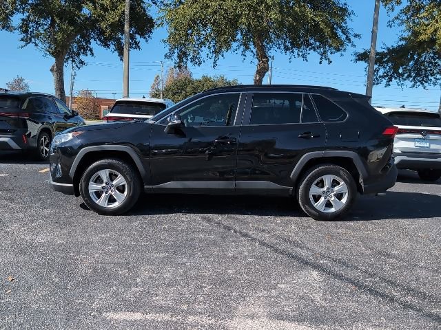 Used 2020 Toyota RAV4 XLE image 3