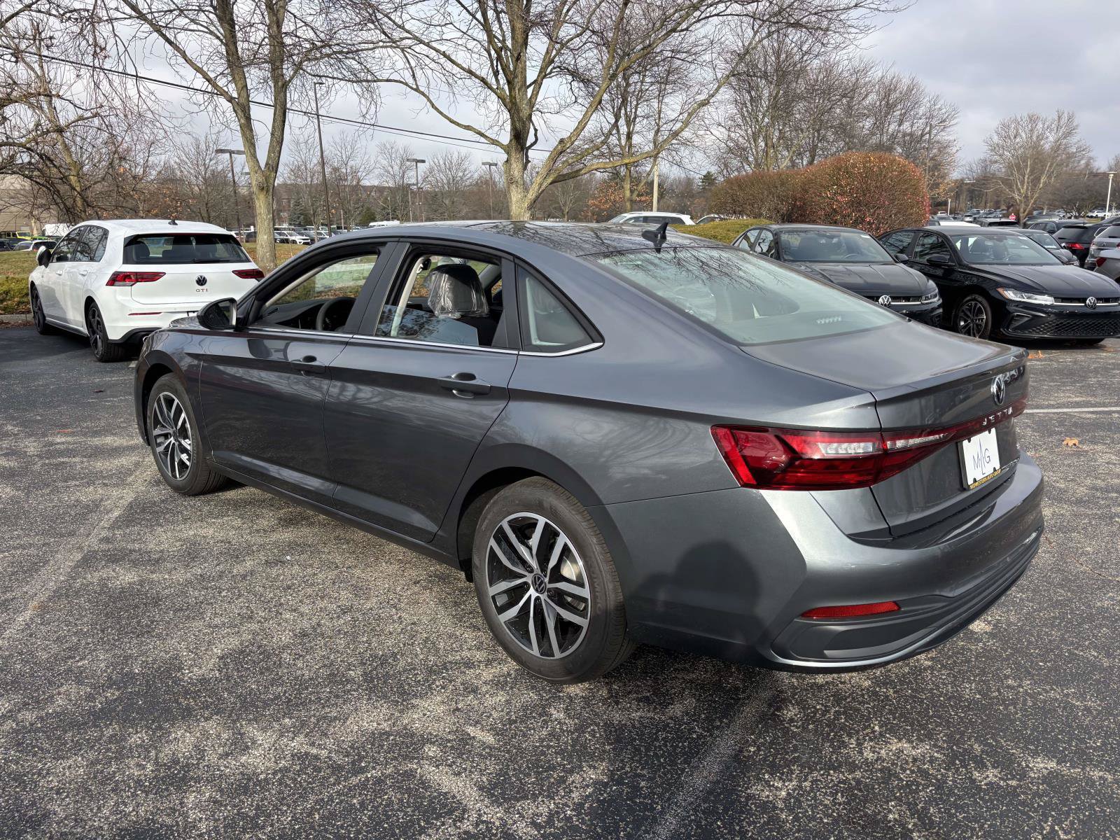 New 2026 Volkswagen Jetta SE FWD image 5