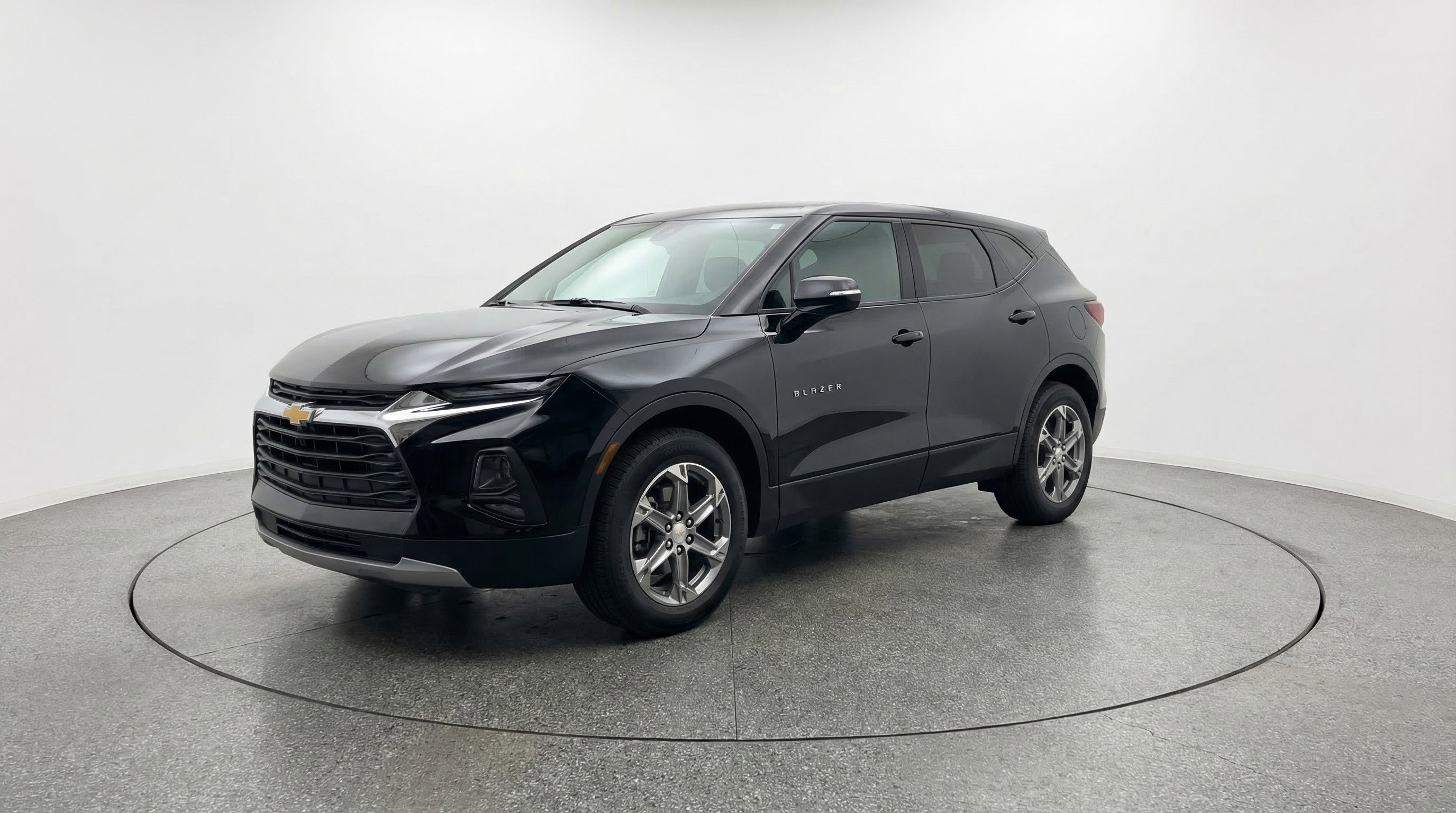 Used 2025 Chevrolet Blazer LT image 3