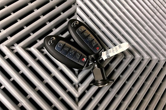 Used 2024 INFINITI QX80 Sensory w/ Cargo Package image 10