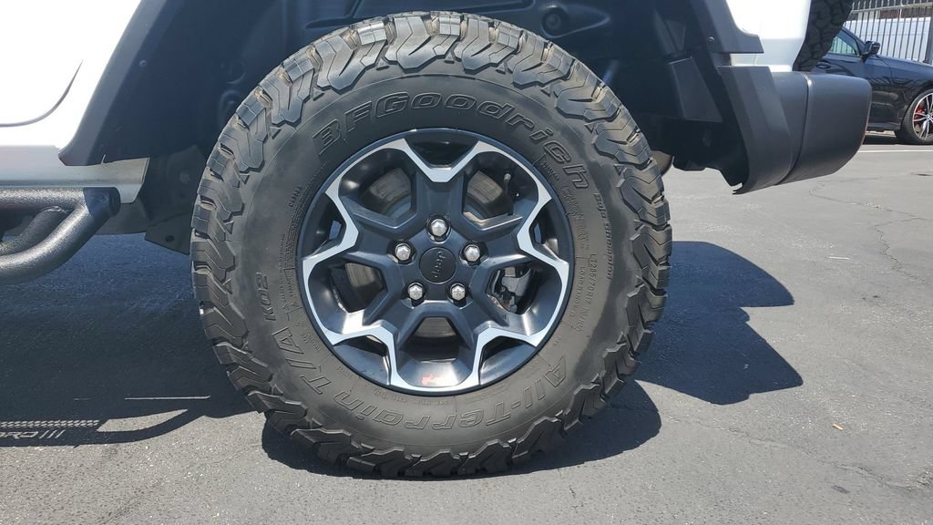 Used 2023 Jeep Wrangler Unlimited Rubicon w/ LED Lighting Group AWD/4WD image 6